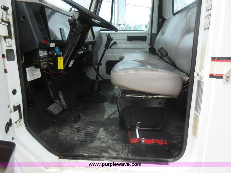 image for item G3686 1999 International 4700 bucket truck