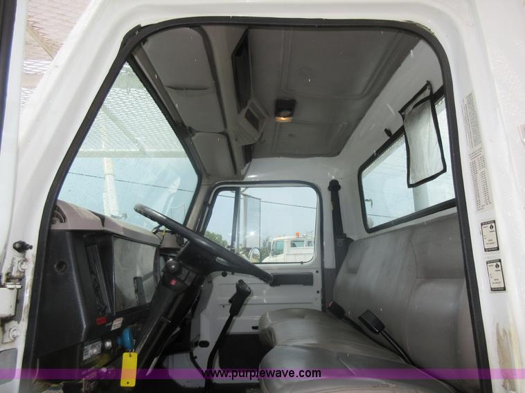 image for item G3686 1999 International 4700 bucket truck