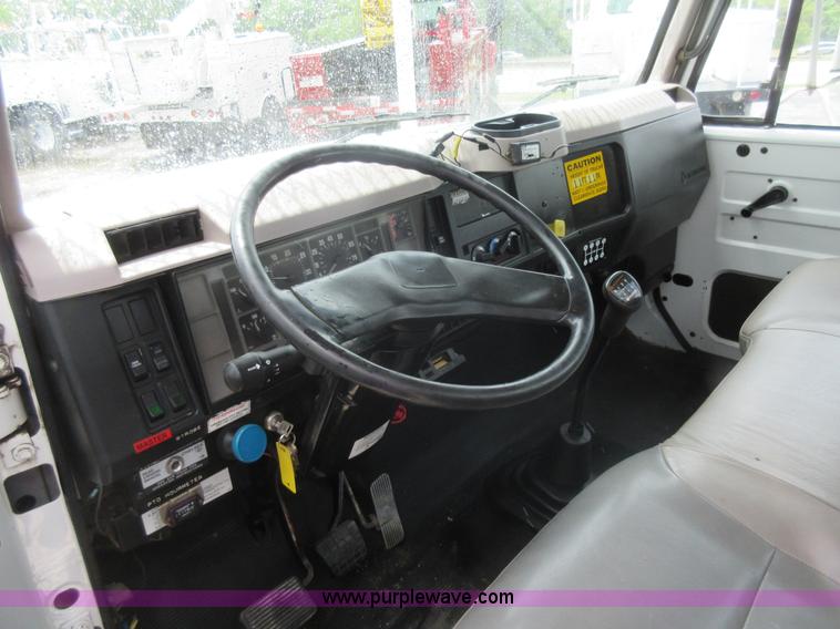 image for item G3686 1999 International 4700 bucket truck