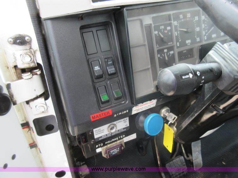 image for item G3686 1999 International 4700 bucket truck