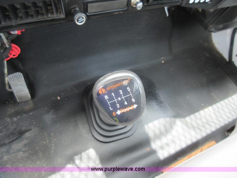 image for item G3686 1999 International 4700 bucket truck