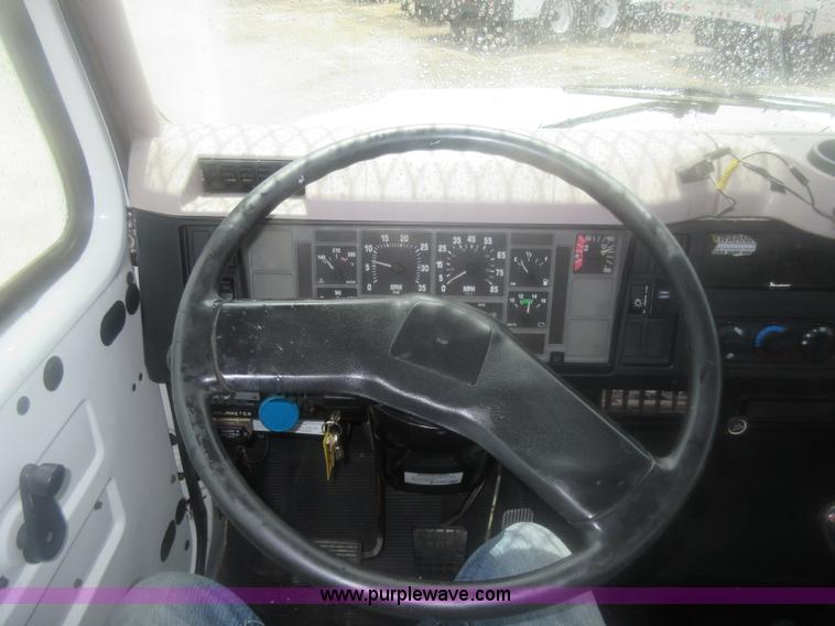 image for item G3686 1999 International 4700 bucket truck