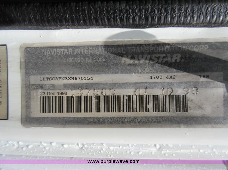 image for item G3686 1999 International 4700 bucket truck