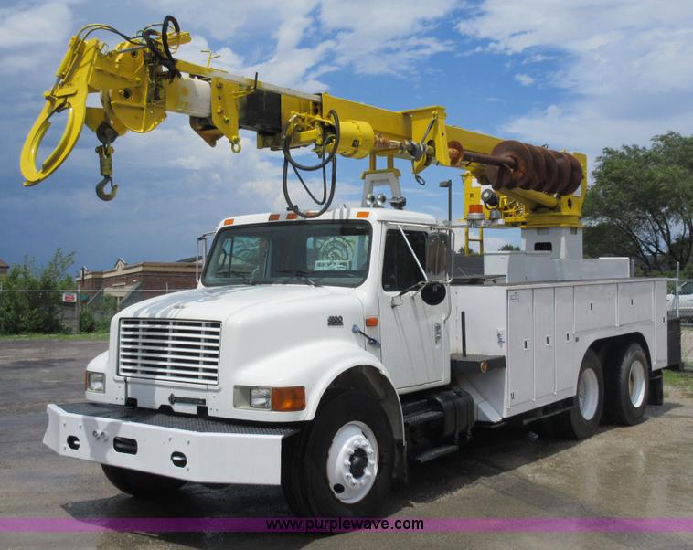 image for item G3687 1998 International 4900 digger derrick truck