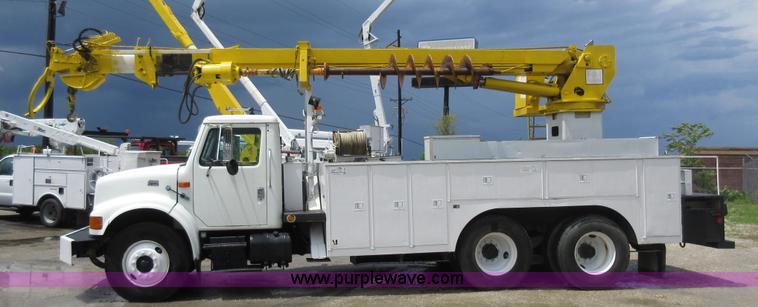 image for item G3687 1998 International 4900 digger derrick truck