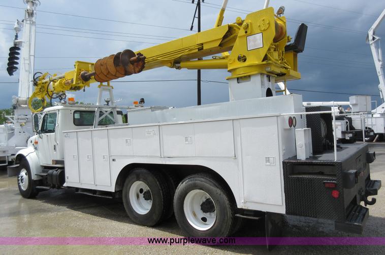 image for item G3687 1998 International 4900 digger derrick truck