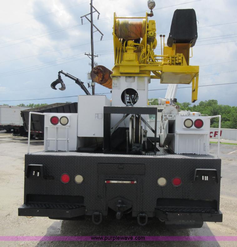 image for item G3687 1998 International 4900 digger derrick truck