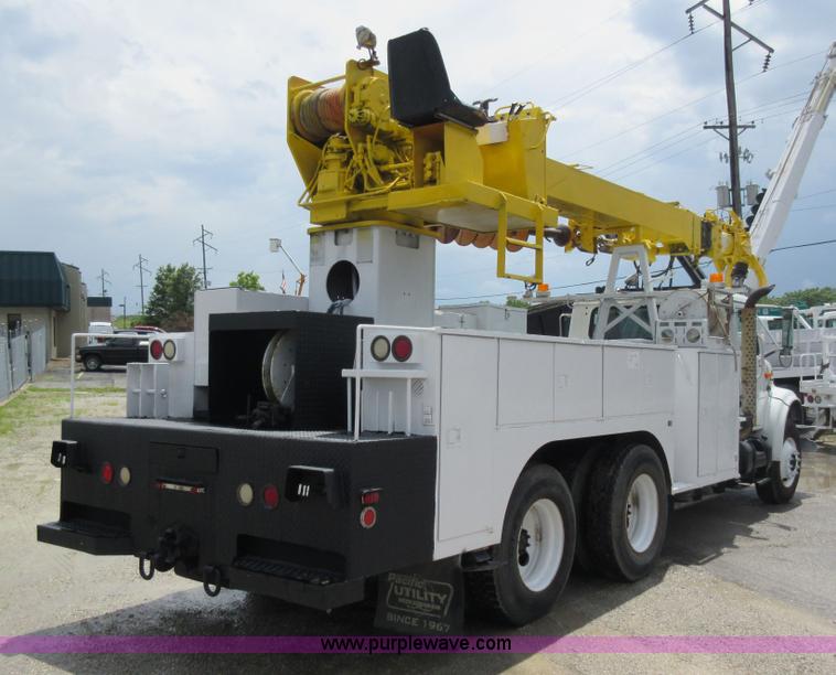 image for item G3687 1998 International 4900 digger derrick truck