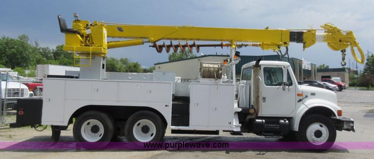 image for item G3687 1998 International 4900 digger derrick truck