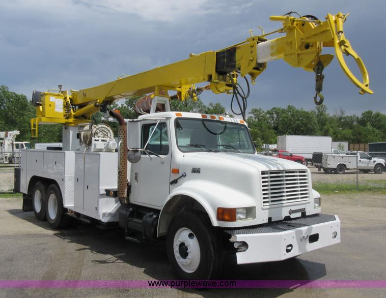 image for item G3687 1998 International 4900 digger derrick truck