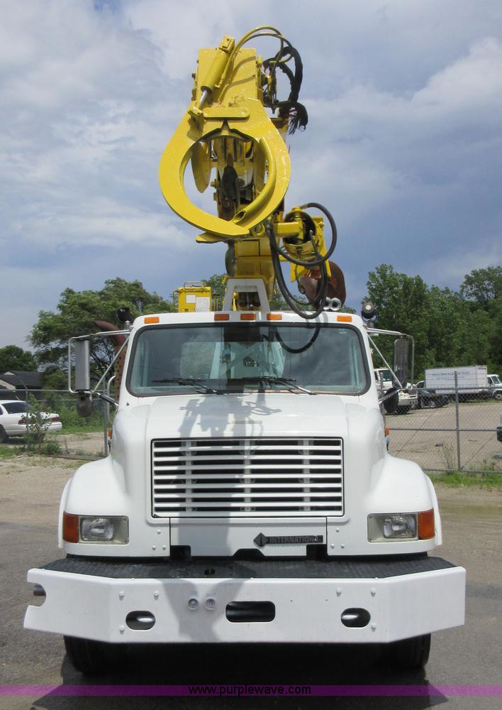 image for item G3687 1998 International 4900 digger derrick truck