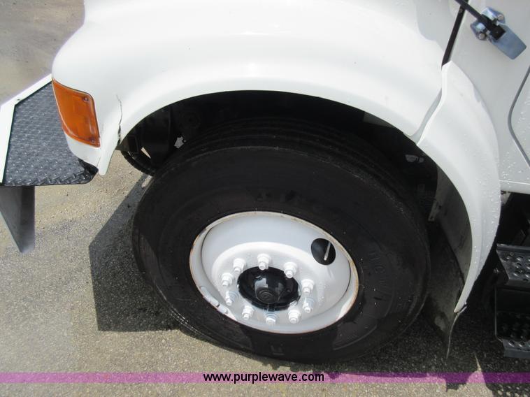 image for item G3687 1998 International 4900 digger derrick truck