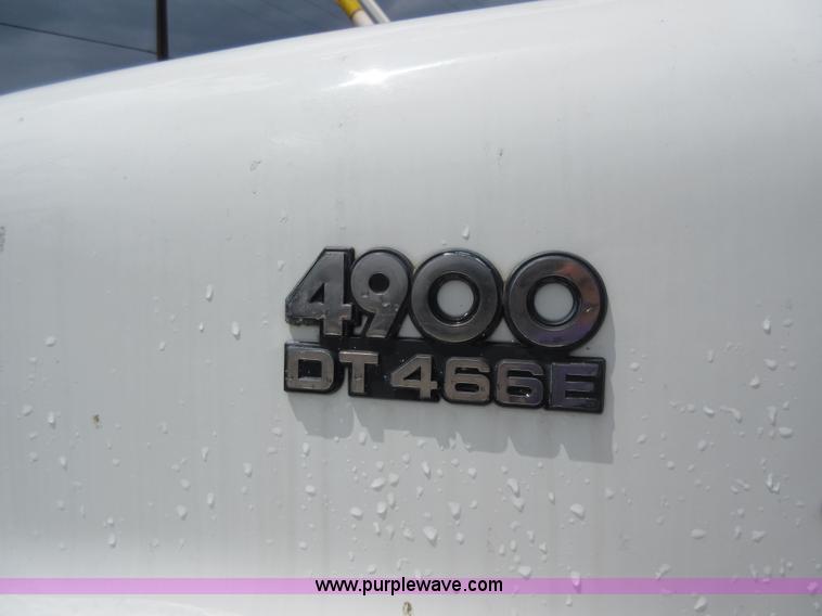 image for item G3687 1998 International 4900 digger derrick truck