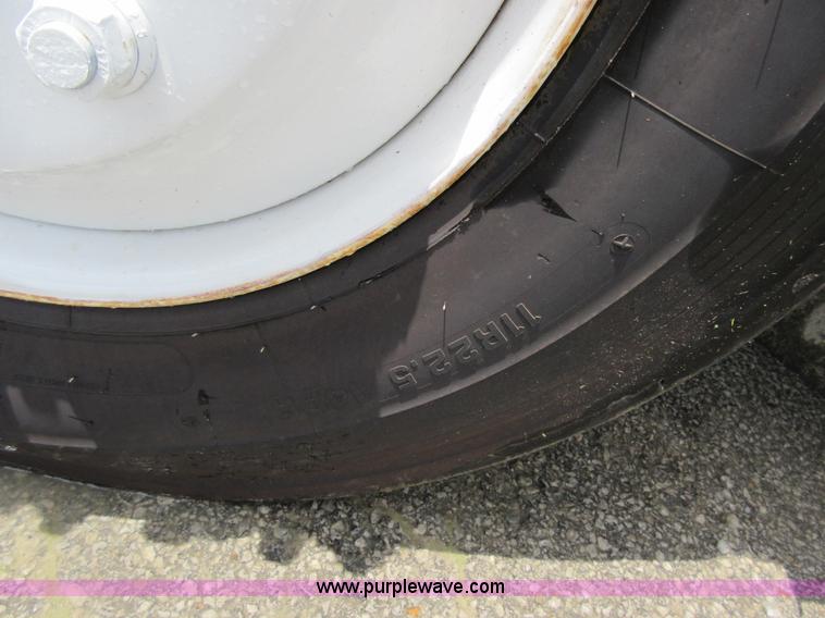 image for item G3687 1998 International 4900 digger derrick truck