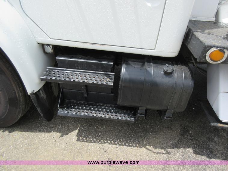 image for item G3687 1998 International 4900 digger derrick truck