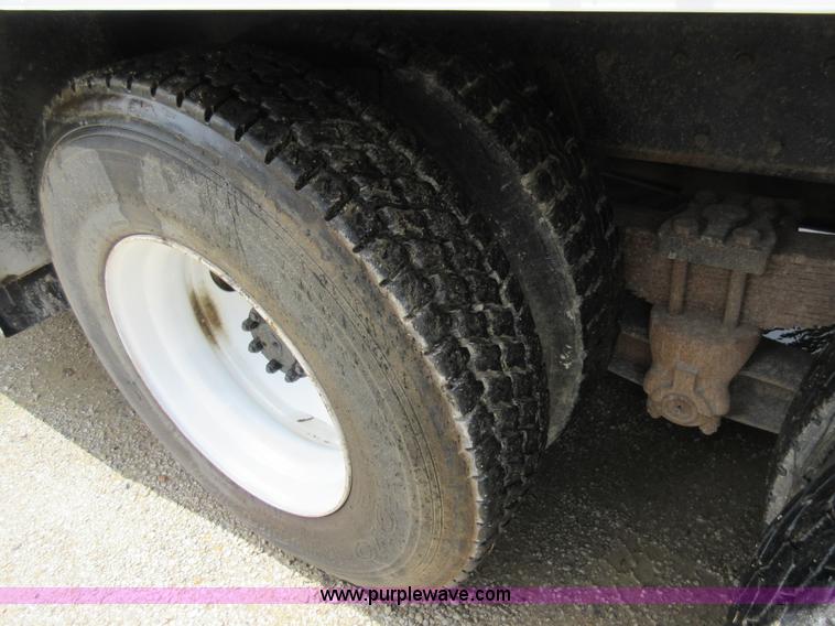 image for item G3687 1998 International 4900 digger derrick truck