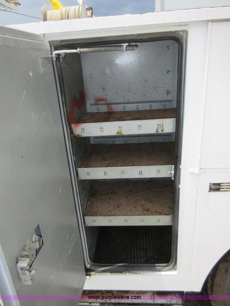 image for item G3687 1998 International 4900 digger derrick truck