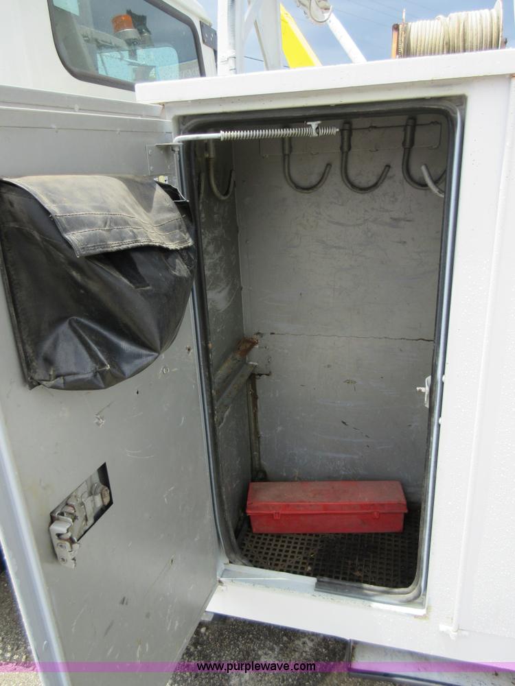 image for item G3687 1998 International 4900 digger derrick truck