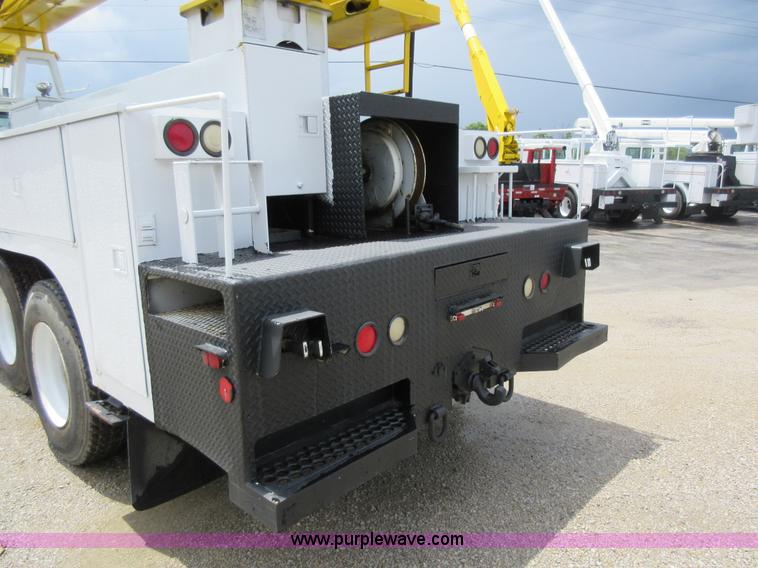 image for item G3687 1998 International 4900 digger derrick truck