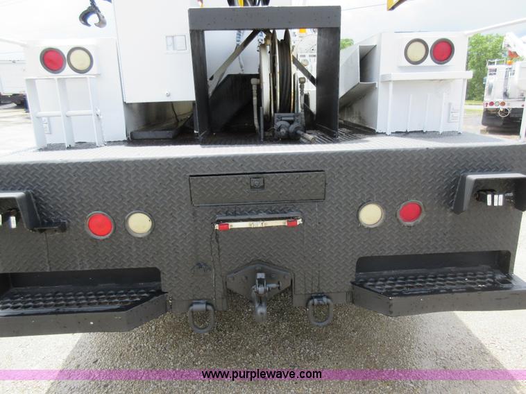 image for item G3687 1998 International 4900 digger derrick truck