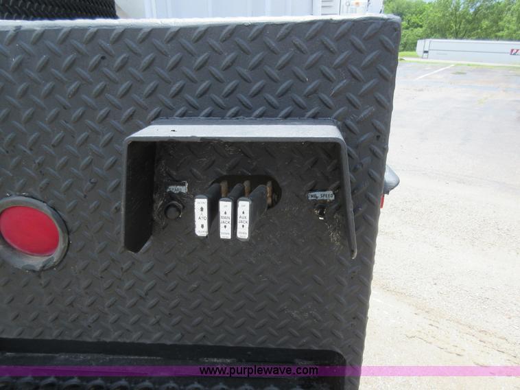 image for item G3687 1998 International 4900 digger derrick truck