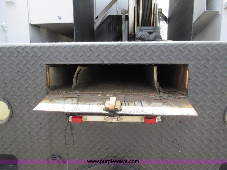 image for item G3687 1998 International 4900 digger derrick truck