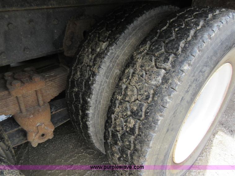 image for item G3687 1998 International 4900 digger derrick truck