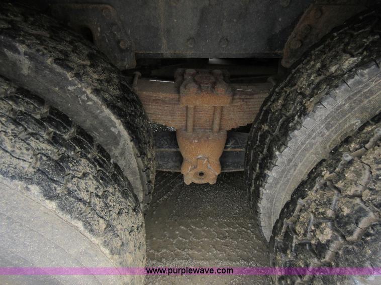 image for item G3687 1998 International 4900 digger derrick truck