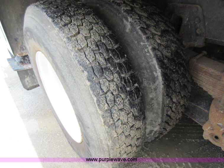 image for item G3687 1998 International 4900 digger derrick truck