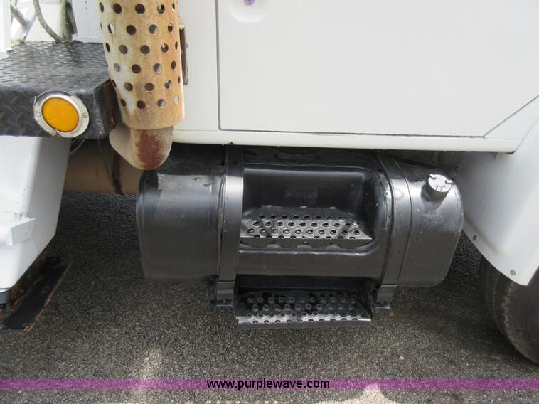 image for item G3687 1998 International 4900 digger derrick truck