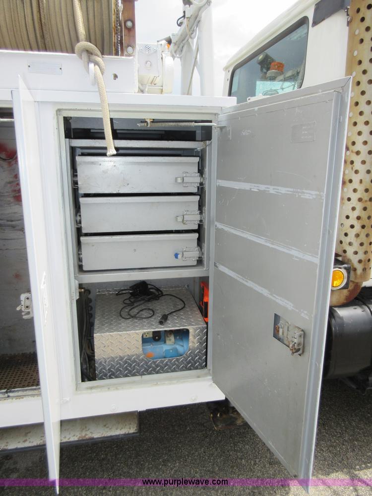 image for item G3687 1998 International 4900 digger derrick truck