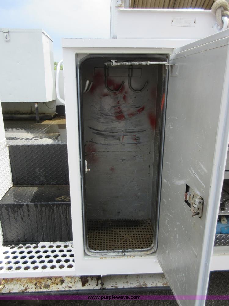 image for item G3687 1998 International 4900 digger derrick truck