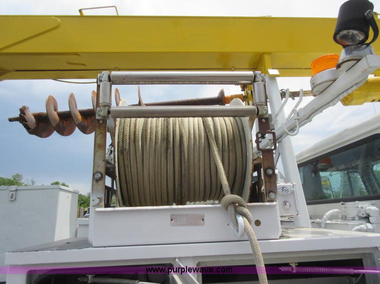 image for item G3687 1998 International 4900 digger derrick truck