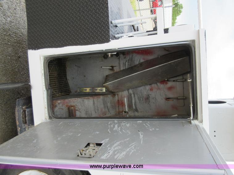 image for item G3687 1998 International 4900 digger derrick truck