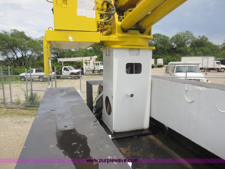 image for item G3687 1998 International 4900 digger derrick truck