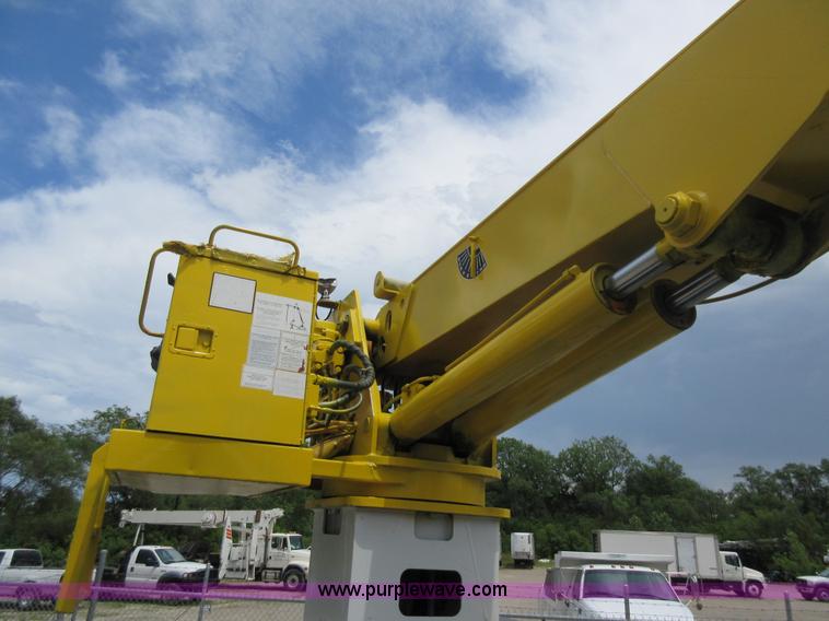 image for item G3687 1998 International 4900 digger derrick truck