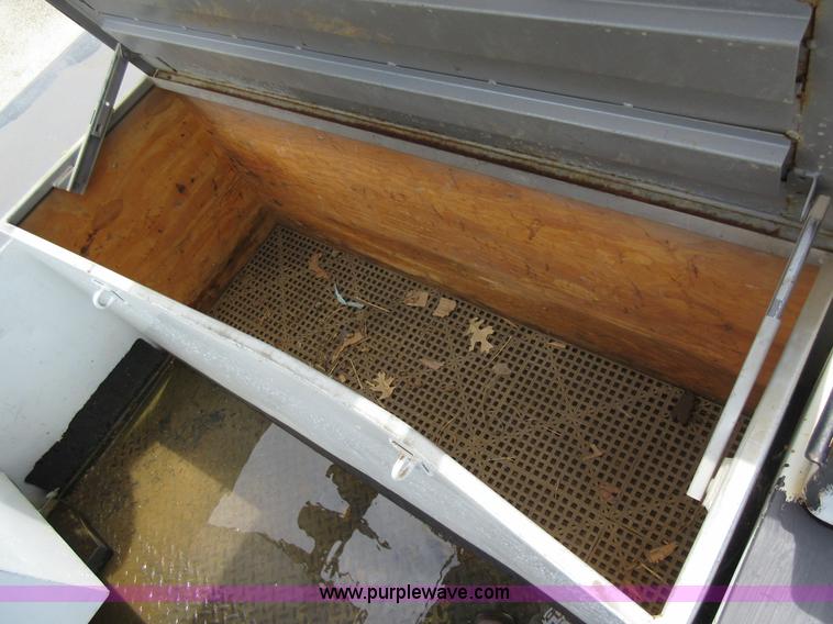 image for item G3687 1998 International 4900 digger derrick truck