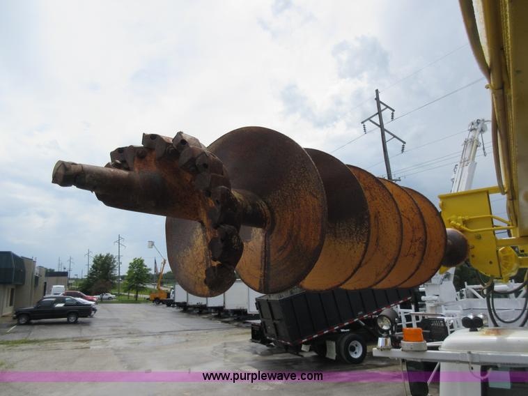 image for item G3687 1998 International 4900 digger derrick truck