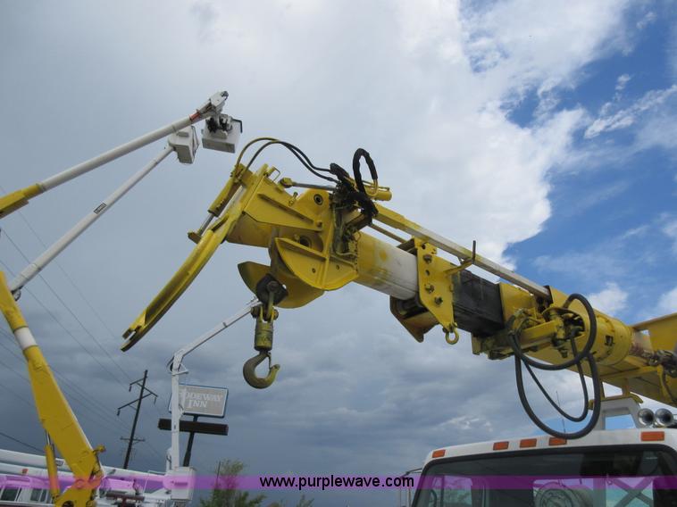 image for item G3687 1998 International 4900 digger derrick truck