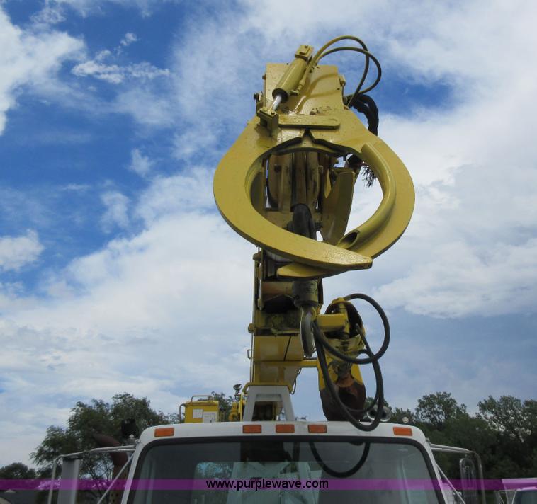 image for item G3687 1998 International 4900 digger derrick truck