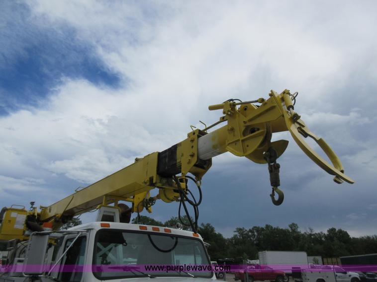 image for item G3687 1998 International 4900 digger derrick truck