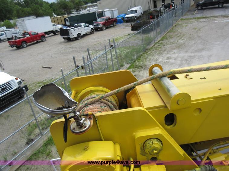 image for item G3687 1998 International 4900 digger derrick truck