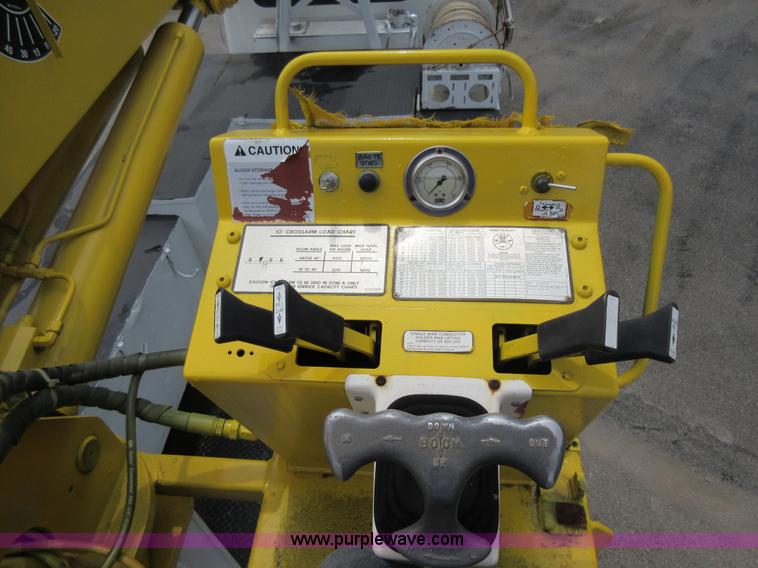 image for item G3687 1998 International 4900 digger derrick truck