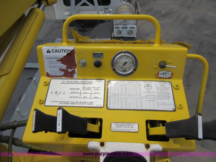 image for item G3687 1998 International 4900 digger derrick truck