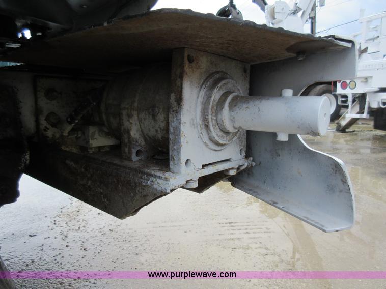 image for item G3687 1998 International 4900 digger derrick truck