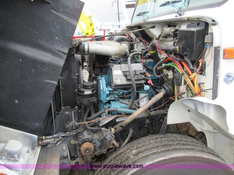 image for item G3687 1998 International 4900 digger derrick truck