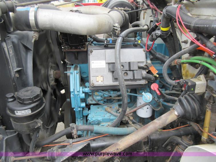 image for item G3687 1998 International 4900 digger derrick truck