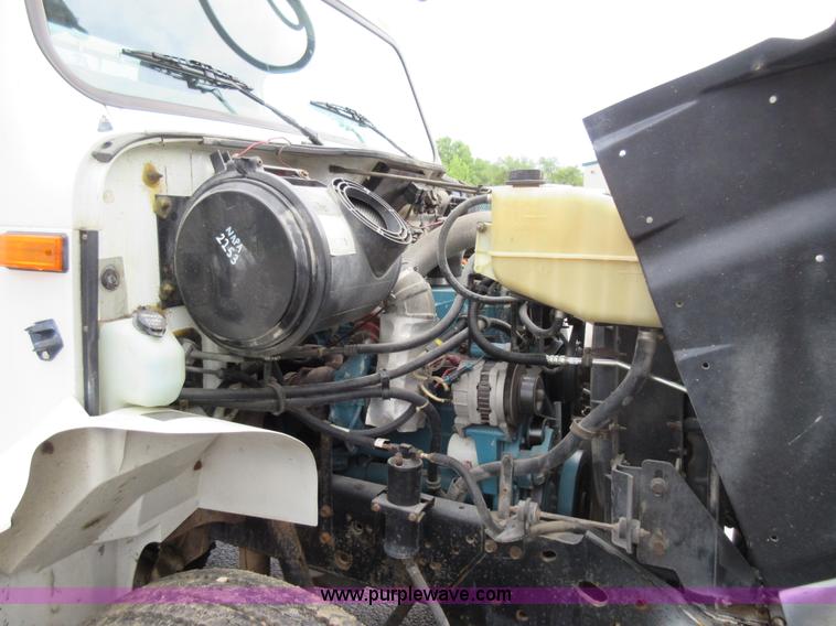 image for item G3687 1998 International 4900 digger derrick truck