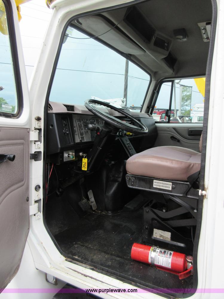 image for item G3687 1998 International 4900 digger derrick truck