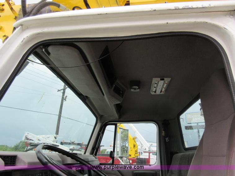 image for item G3687 1998 International 4900 digger derrick truck